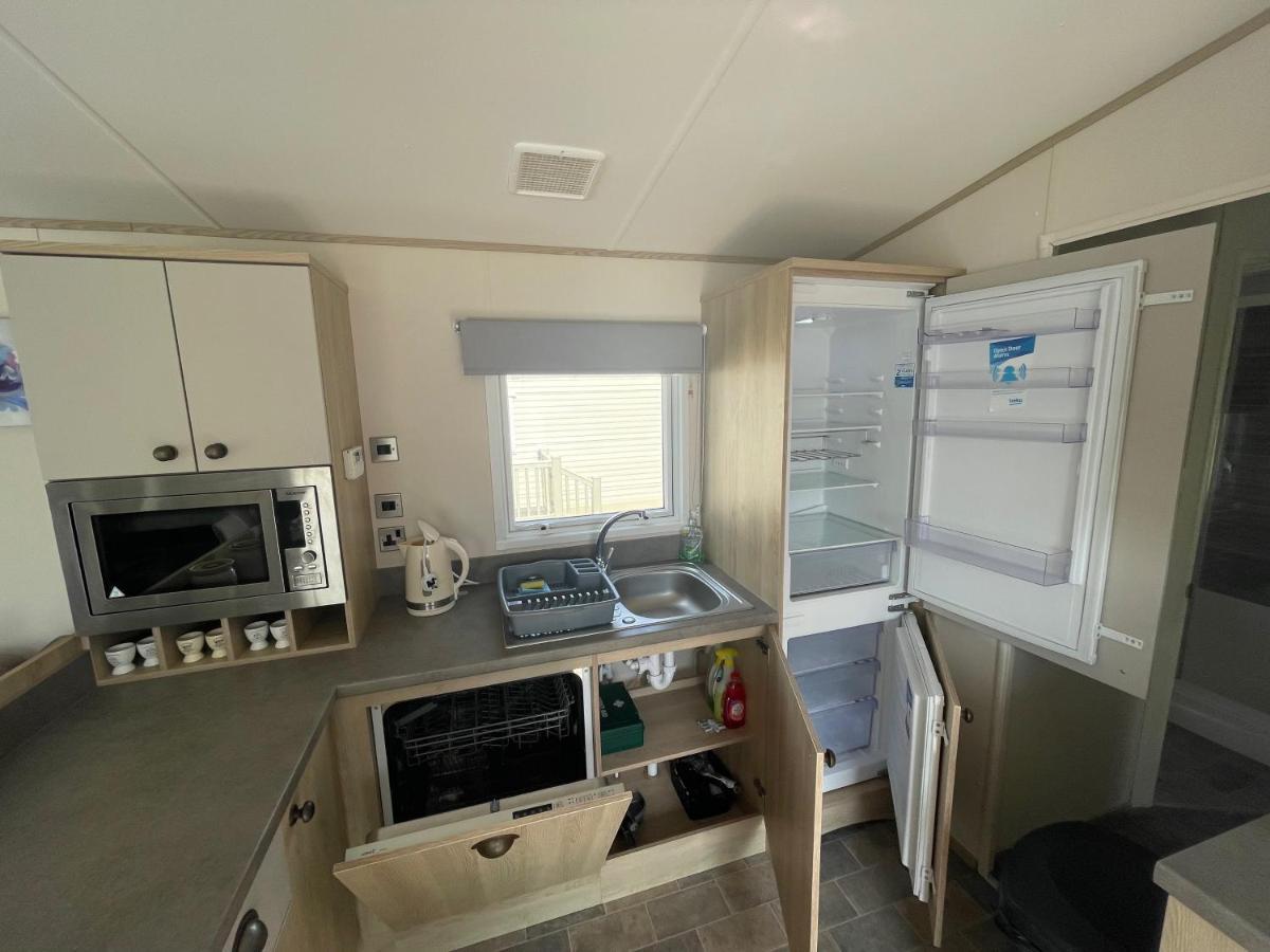 Lakeside Retreat 4 With Hot Tub, Private Fishing Peg Situated At Tattershall Lakes Country Park Exteriör bild