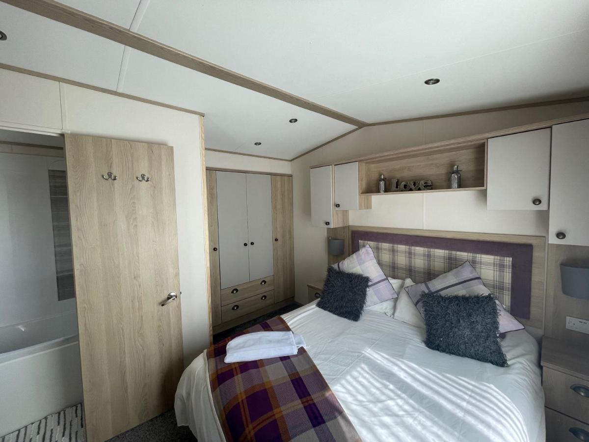 Lakeside Retreat 4 With Hot Tub, Private Fishing Peg Situated At Tattershall Lakes Country Park Exteriör bild